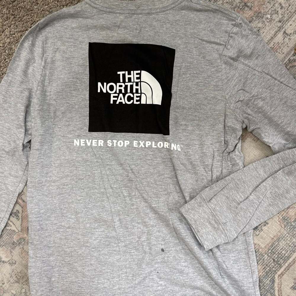The North Face Women's Long Sleeve Box NSE Graphic T-Shirt Medium Gray Heather